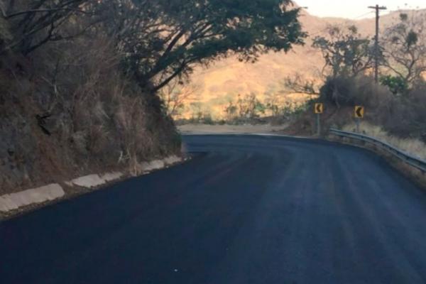 Conservación carretera Ahuacatlán-Amatlán de Cañas